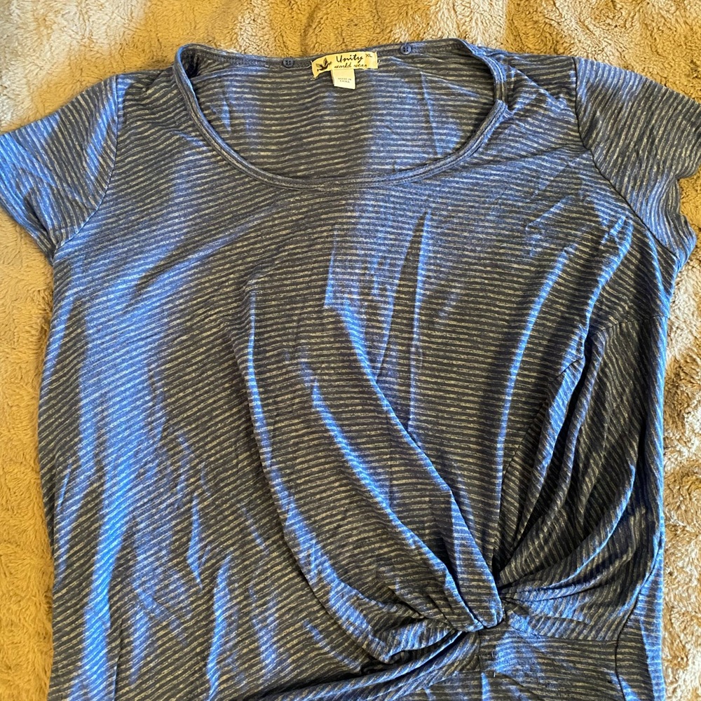 Womens xL top, barely worn, brand: unity world wear
